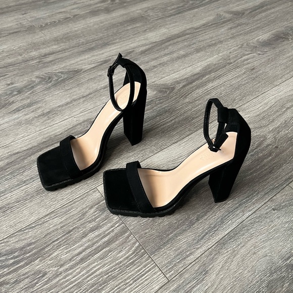 square toe non slip heels 🖤 - Picture 7 of 9